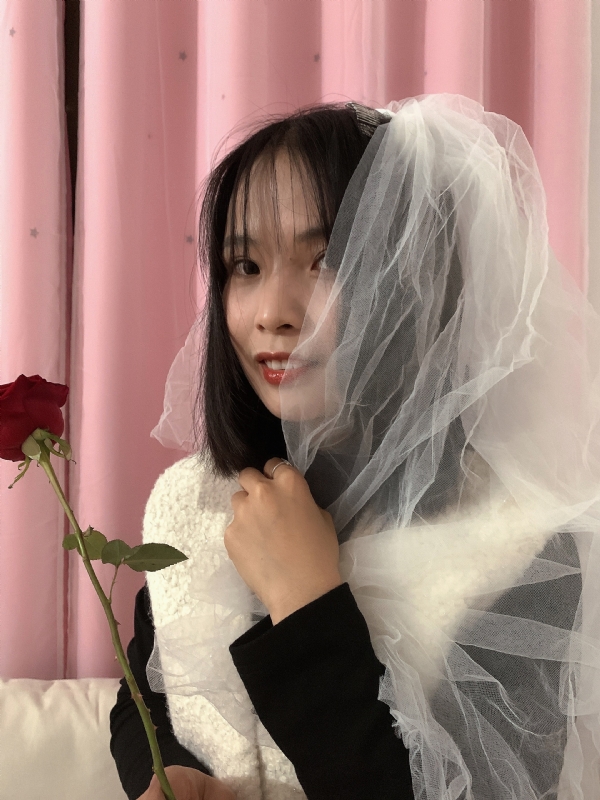 持紫菜包饭的女孩的第一张照片--泰宁相亲网